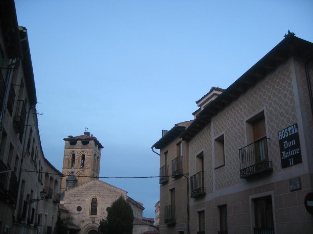 Hostal Don Jaime II Segovia Exteriör bild