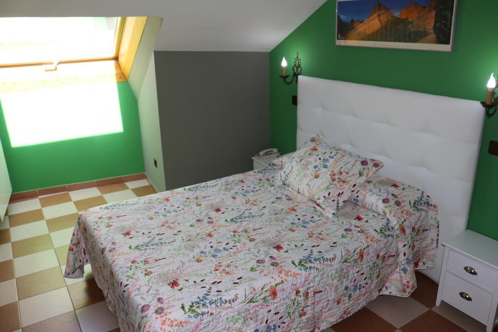 Hostal Don Jaime II Segovia Exteriör bild