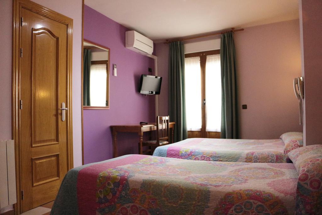 Hostal Don Jaime II Segovia Exteriör bild
