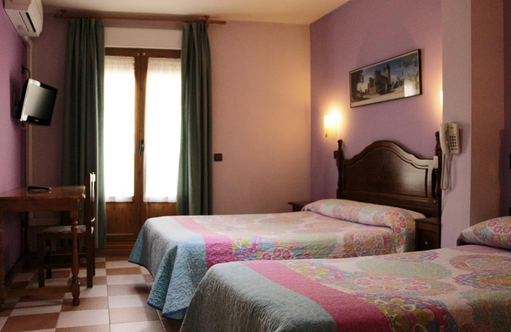 Hostal Don Jaime II Segovia Exteriör bild