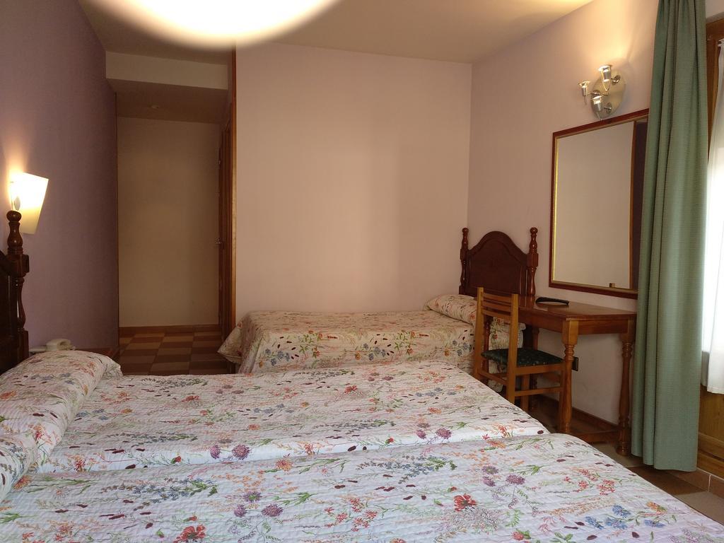 Hostal Don Jaime II Segovia Exteriör bild