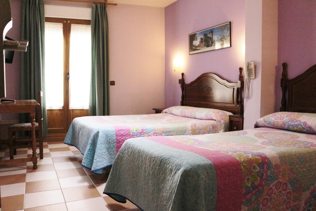 Hostal Don Jaime II Segovia Exteriör bild
