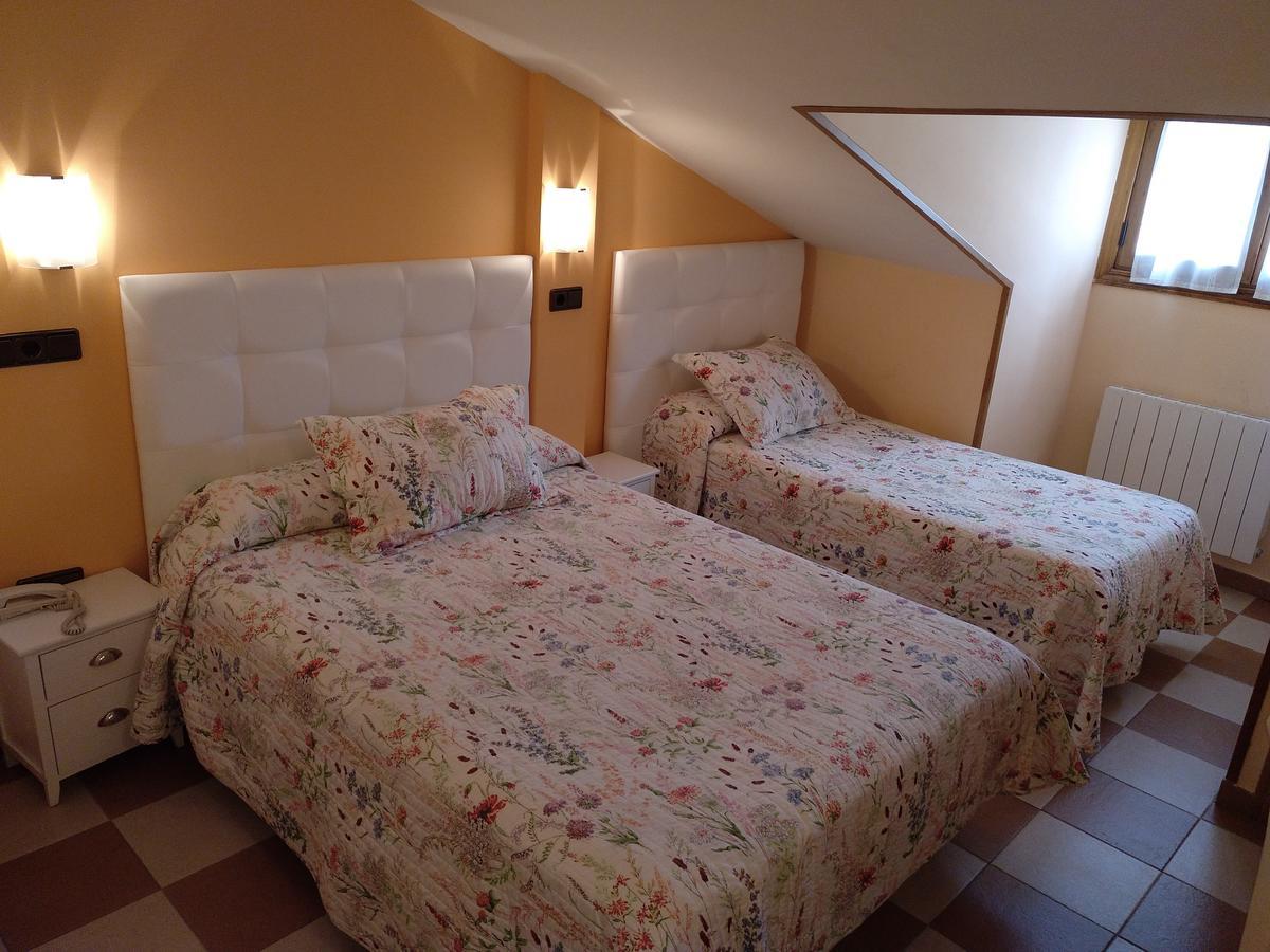 Hostal Don Jaime II Segovia Exteriör bild