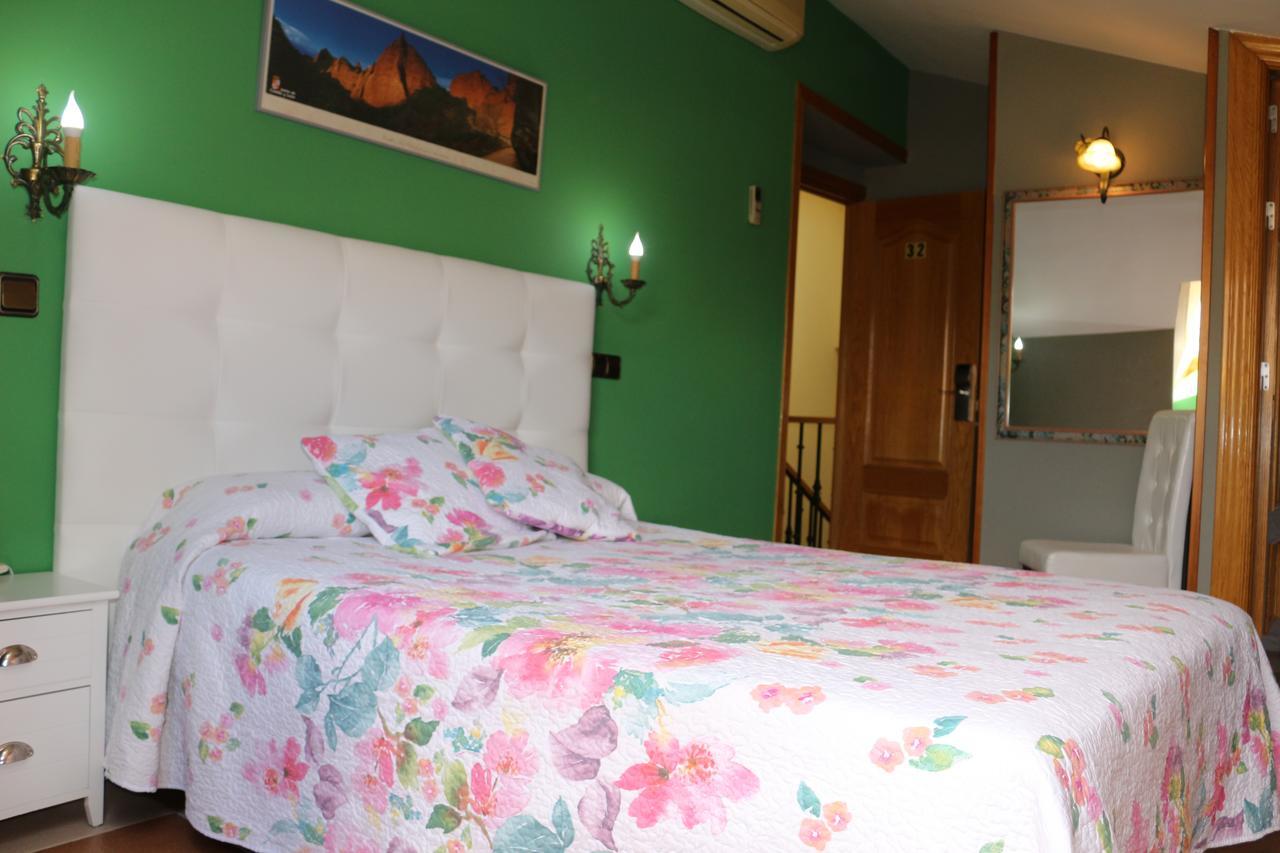 Hostal Don Jaime II Segovia Exteriör bild