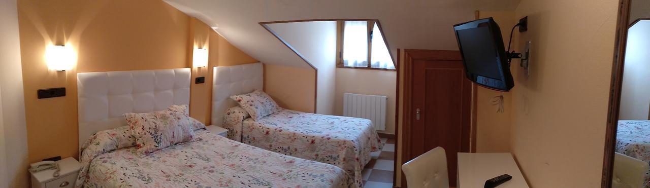 Hostal Don Jaime II Segovia Exteriör bild