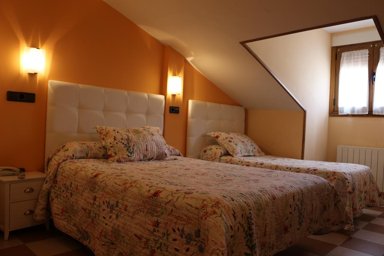 Hostal Don Jaime II Segovia Exteriör bild
