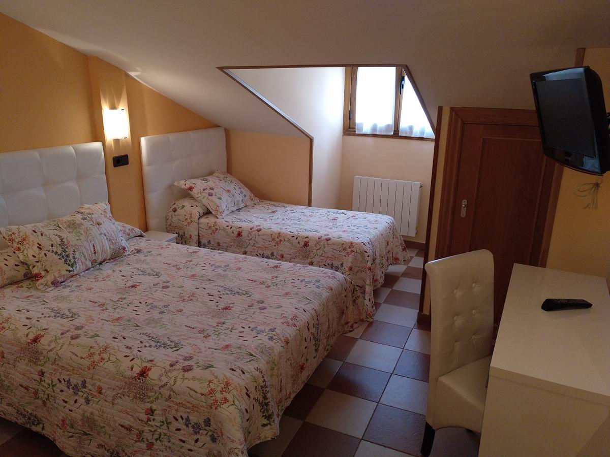 Hostal Don Jaime II Segovia Exteriör bild