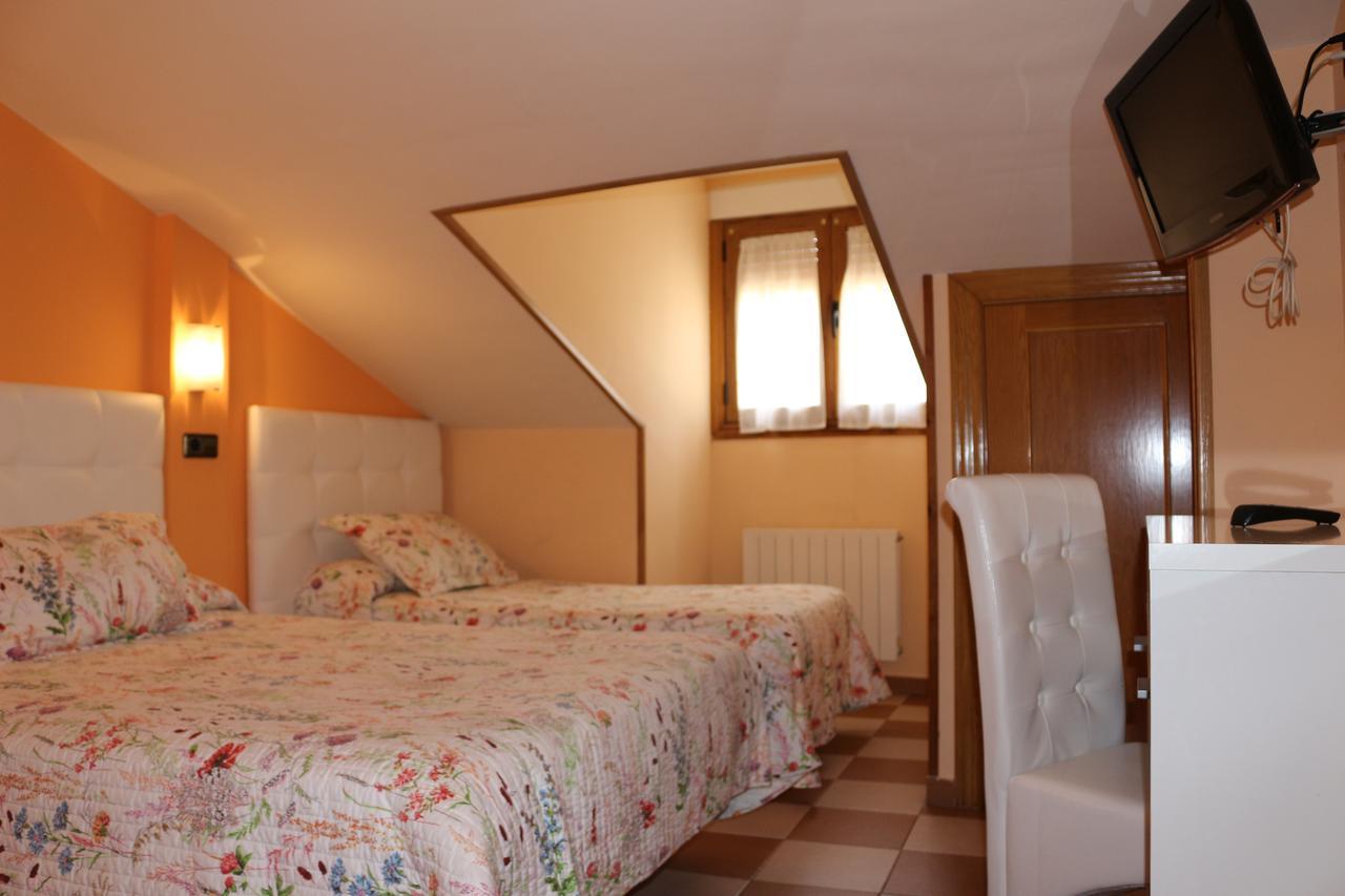Hostal Don Jaime II Segovia Exteriör bild