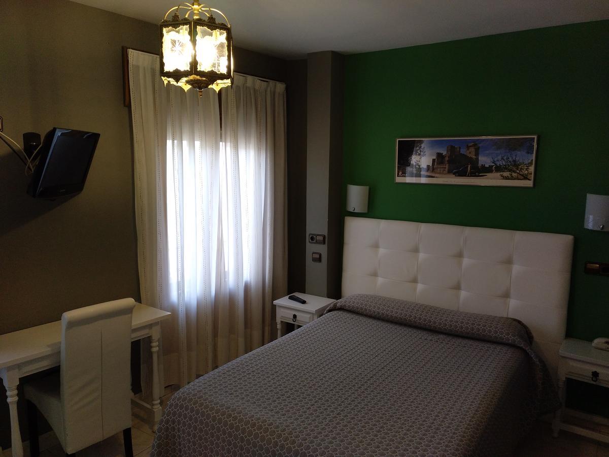Hostal Don Jaime II Segovia Exteriör bild