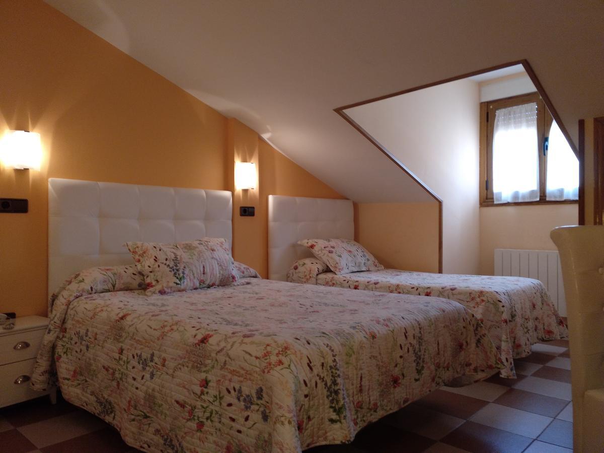 Hostal Don Jaime II Segovia Exteriör bild